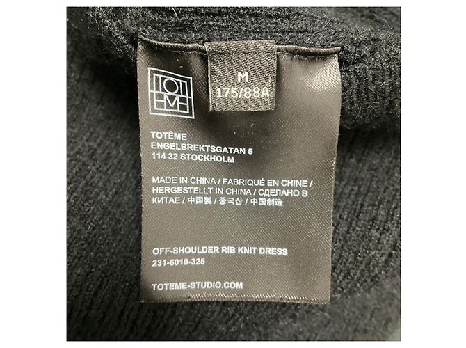Totême Toteme Schulterfreies Rippstrickkleid in Schwarz - Ansicht 5