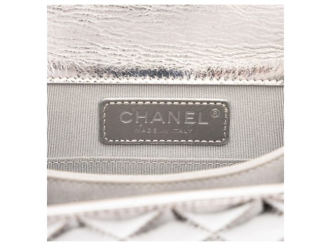 Borsa a tracolla Chanel Boy Flap North South in pelle di capra metallizzata matelassé argento - vista 5