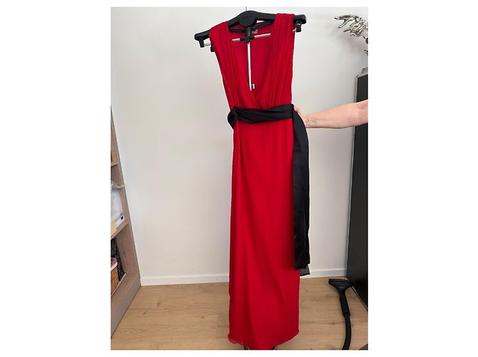 Valentino Roma Rotes Seiden-Abendkleid mit schwarzer Schärpe - Ansicht 3