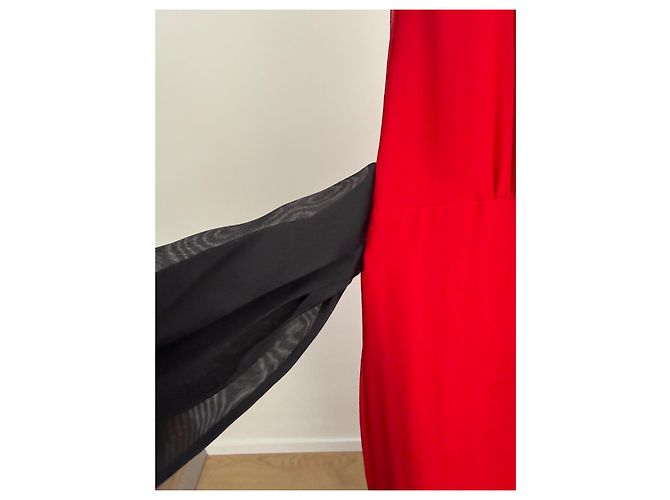 Valentino Roma Rotes Seiden-Abendkleid mit schwarzer Schärpe - Ansicht 4