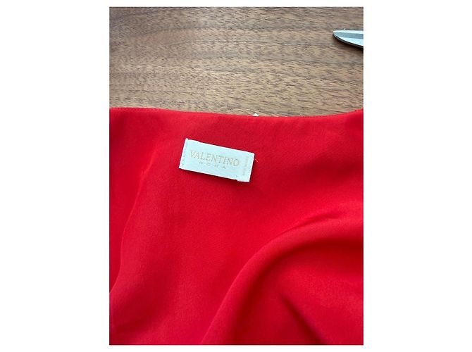 Valentino Roma Rotes Seiden-Abendkleid mit schwarzer Schärpe - Ansicht 6