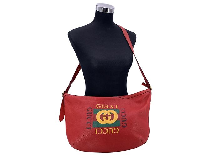 Gucci Rote Leder-Hobo-Schultertasche in Halbmondform mit Logo-Print - Ansicht 2