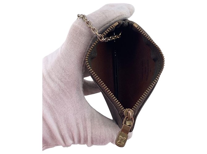 Louis Vuitton Portamonete e porta chiavi Pochette in tela Monogram marrone - vista 4
