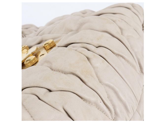 Miu Miu Matelassé Handtasche Tote aus gerafftem Leder Beige - Ansicht 9