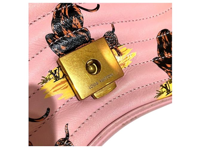 Bolso de cadena Louis Vuitton New Wave PM de hombro Rosa Estampado de leopardo - vista 7