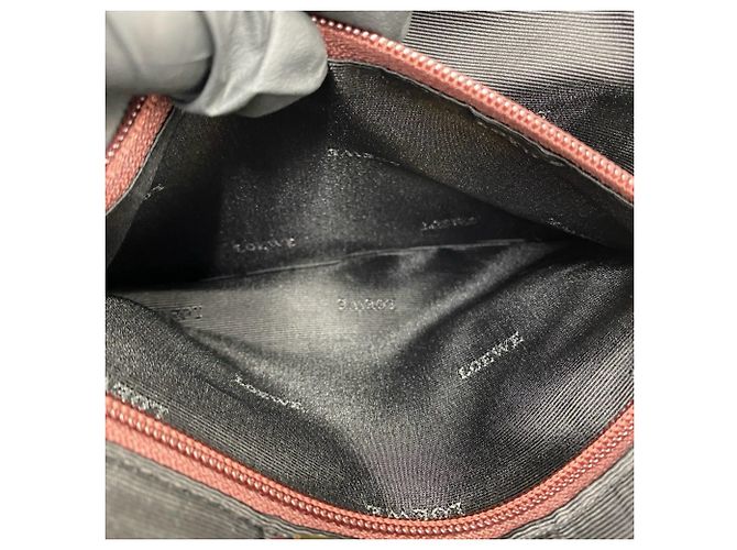 Loewe Vintage Anagram Logo Semi-Shoulder Bag aus Nappaleder Rot Bordeaux - Ansicht 10