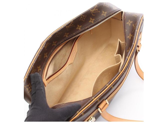 Borsa a tracolla Louis Vuitton Cite GM Monogram Marrone Monogramma - vista 3