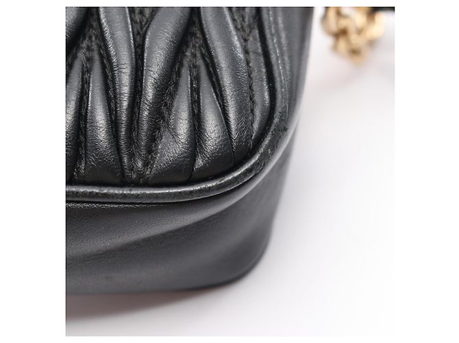 Miu Miu Matelassé Mini Schultertasche Schwarz - Ansicht 8