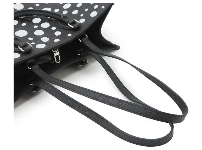 Borsa Tote Louis Vuitton Onthego MM LVxYK Nero Bianco Monogramma - vista 6