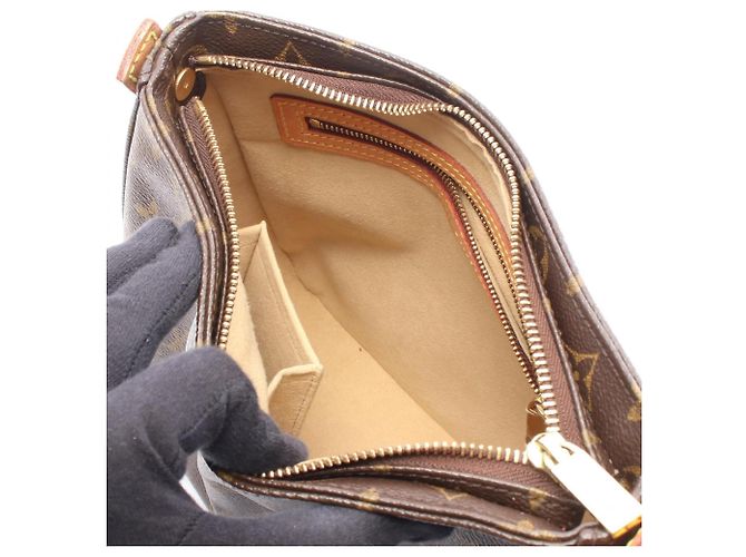 Bolsa de Ombro Louis Vuitton Looping MM Marrom Monograma - vista 3