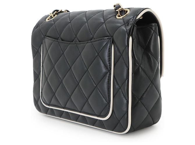 Bolsa de Ombro com Corrente Chanel Matelasse Preto Branco - vista 4