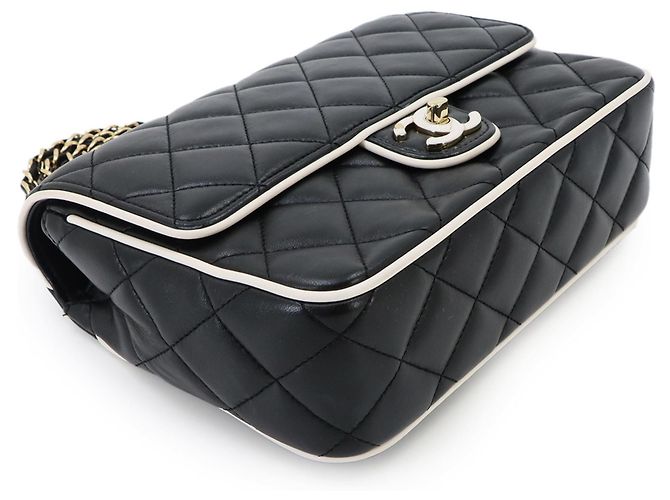 Bolsa de Ombro com Corrente Chanel Matelasse Preto Branco - vista 5