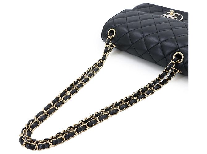 Bolsa de Ombro com Corrente Chanel Matelasse Preto Branco - vista 6