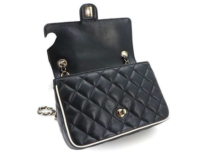 Bolsa de Ombro com Corrente Chanel Matelasse Preto Branco - vista 7