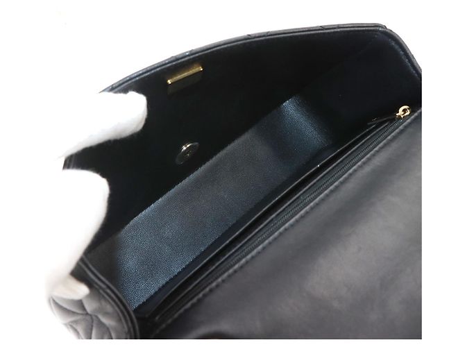 Bolsa de Ombro com Corrente Chanel Matelasse Preto Branco - vista 8