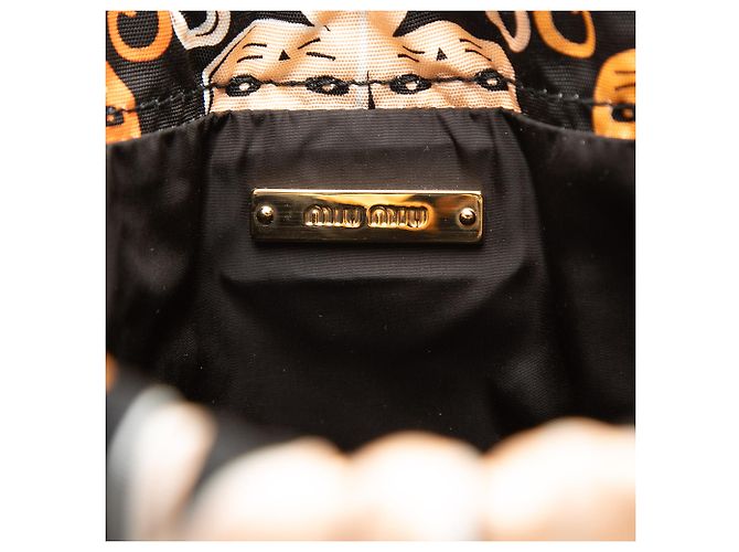 Miu Miu Nylon-Beuteltasche in Schwarz mit Katzenprint - Ansicht 5
