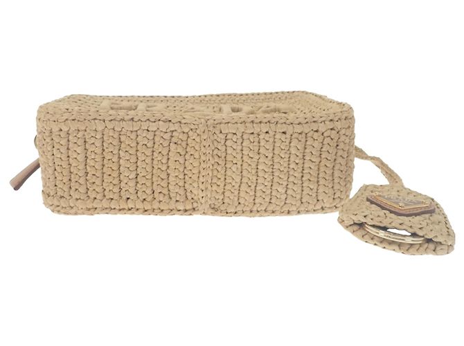 Prada Brique Crossbody-Tasche aus Raffia-Häkeloptik in Beige - Ansicht 3