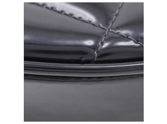 Chanel CC runde Vanity Bag aus schwarzem Lackleder gesteppt - Ansicht 13