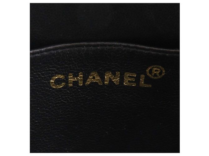 Chanel CC runde Vanity Bag aus schwarzem Lackleder gesteppt - Ansicht 4