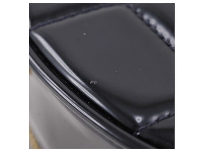 Chanel CC runde Vanity Bag aus schwarzem Lackleder gesteppt - Ansicht 8