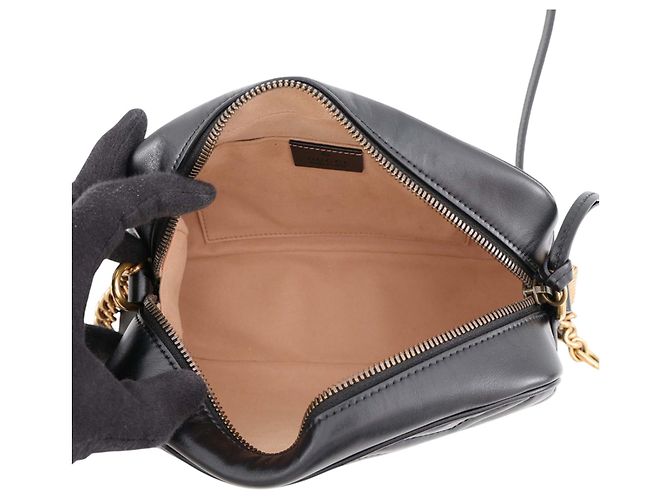 Gucci Borsa a tracolla GG Marmont Matelassé in pelle di vitello nera Small Nero - vista 4