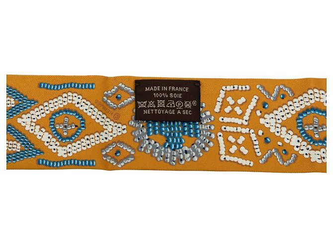 Pañuelo de seda Twilly Hermès Yellow Kelly en Perles Amarillo Mostaza - vista 3