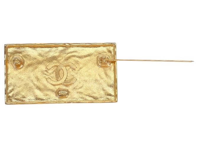 Spilla Chanel con placca logo in pelle e placcata oro D'oro - vista 2