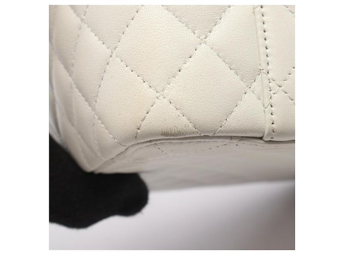 Bolsa Vanity Chanel Matelassé Branco - vista 10