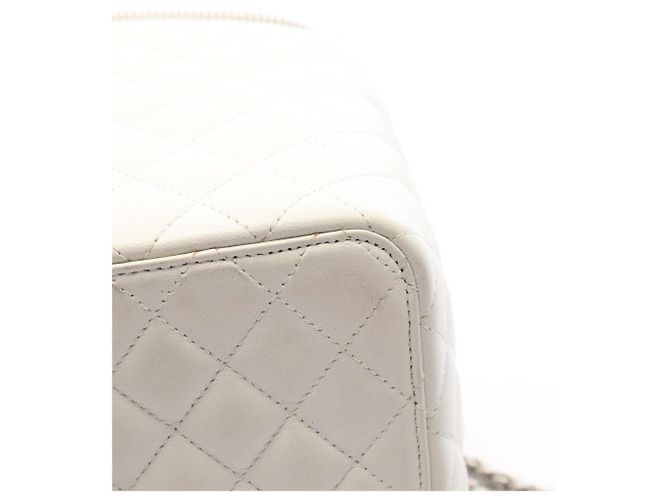Bolsa Vanity Chanel Matelassé Branco - vista 9