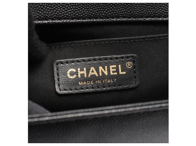 Borsa a tracolla Chanel Boy in pelle di vitello martellata nera Nero - vista 4