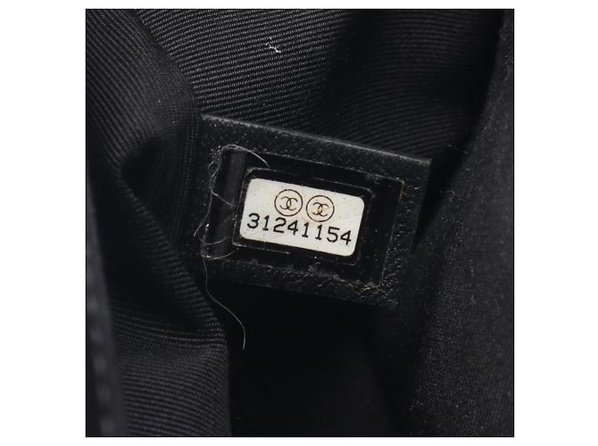 Borsa a tracolla Chanel Boy in pelle di vitello martellata nera Nero - vista 7