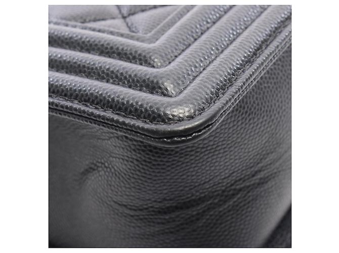 Borsa a tracolla Chanel Boy in pelle di vitello martellata nera Nero - vista 9