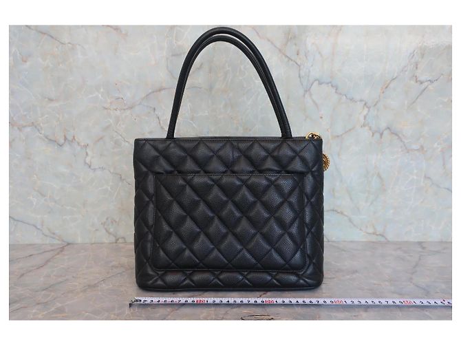 Chanel Medaillon Gesteppte Tote Bag Schwarz Kaviarleder - Ansicht 12