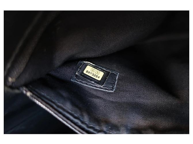 Chanel Medaillon Gesteppte Tote Bag Schwarz Kaviarleder - Ansicht 2