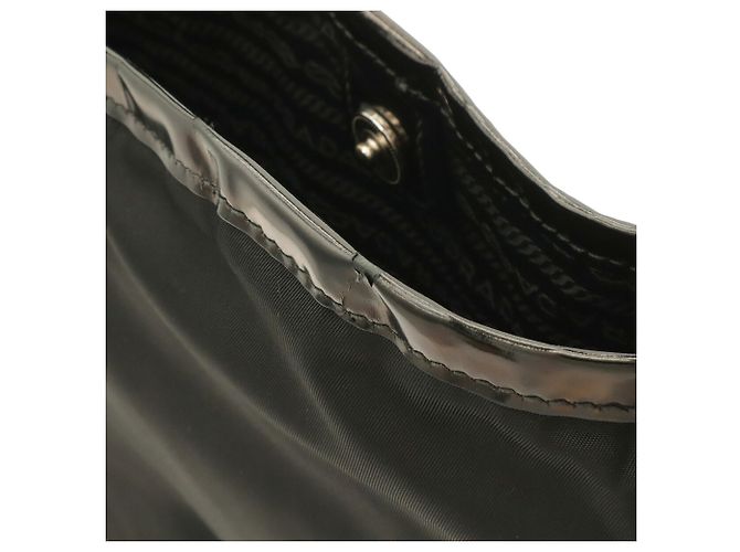Borsa Tote a Spalla Prada in Nylon e Pelle Nero - vista 6