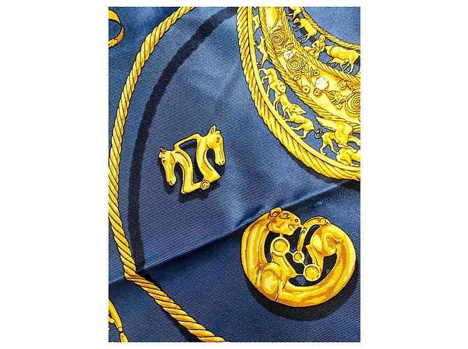 Lenço de seda Hermès "Les Cavaliers d'Or" Azul Dourado - vista 5