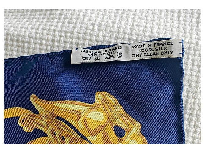 Lenço de seda Hermès "Les Cavaliers d'Or" Azul Dourado - vista 8