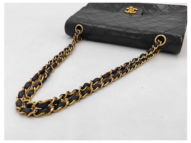 Chanel Classic Double Flap Quilted Lambskin Medium Noir - vue 3