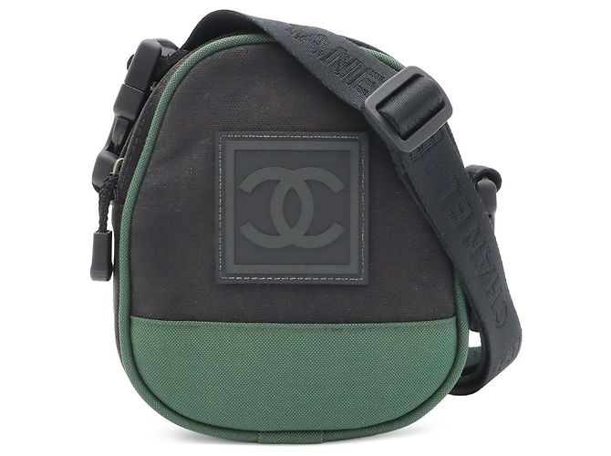 Borsa a tracolla Chanel Sport Line in nylon e tela Nero Verde - vista 2