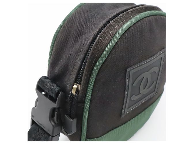 Borsa a tracolla Chanel Sport Line in nylon e tela Nero Verde - vista 7