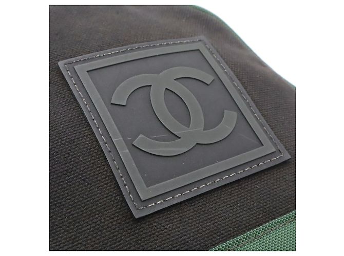 Borsa a tracolla Chanel Sport Line in nylon e tela Nero Verde - vista 9