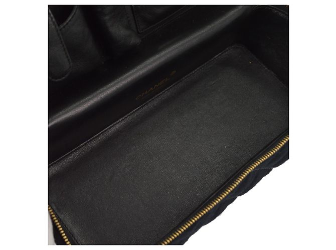Beauty case Chanel Vintage in tessuto matelassé Small Nero - vista 3