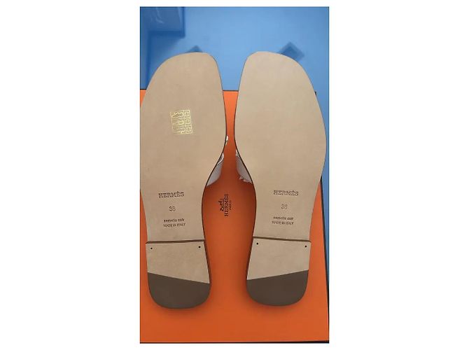 Hermès Oran Sandali in pelle bianca Bianco - vista 2