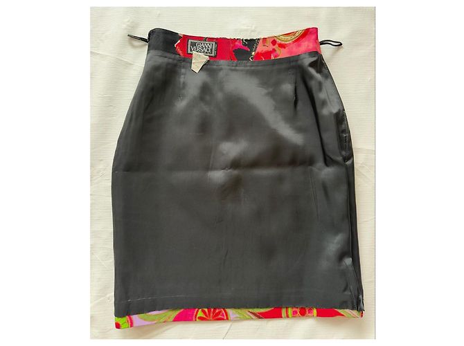Minifalda Gianni Versace Couture estampado floral Negro Rosa Blanco Roja Verde Púrpura - vista 4