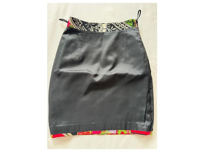 Minifalda Gianni Versace Couture estampado floral Negro Rosa Blanco Roja Verde Púrpura - vista 5