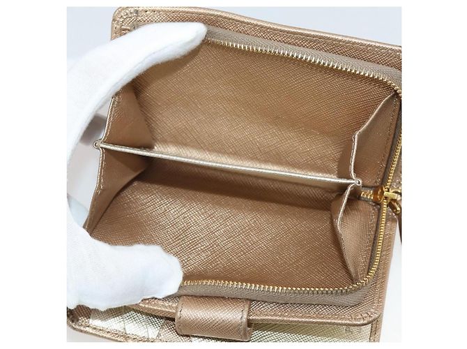 Saffiano Cartera bifold PRADA de piel Safiano Gold Auth 205174A Dorado - vista 11