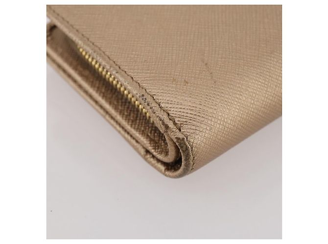 Saffiano Cartera bifold PRADA de piel Safiano Gold Auth 205174A Dorado - vista 14