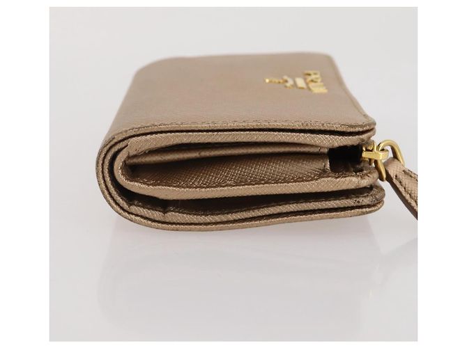 Saffiano Cartera bifold PRADA de piel Safiano Gold Auth 205174A Dorado - vista 4