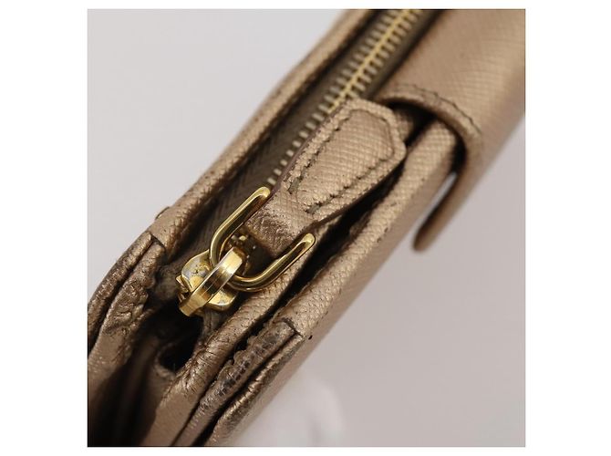 Saffiano Cartera bifold PRADA de piel Safiano Gold Auth 205174A Dorado - vista 9