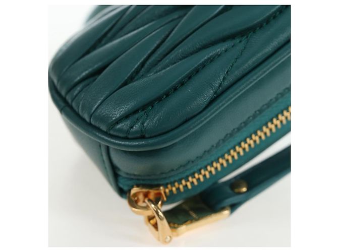Miu Miu Matelasse Neck Mini Pouch Leather Green Gold Tone Auth 167613M Verde - vista 19